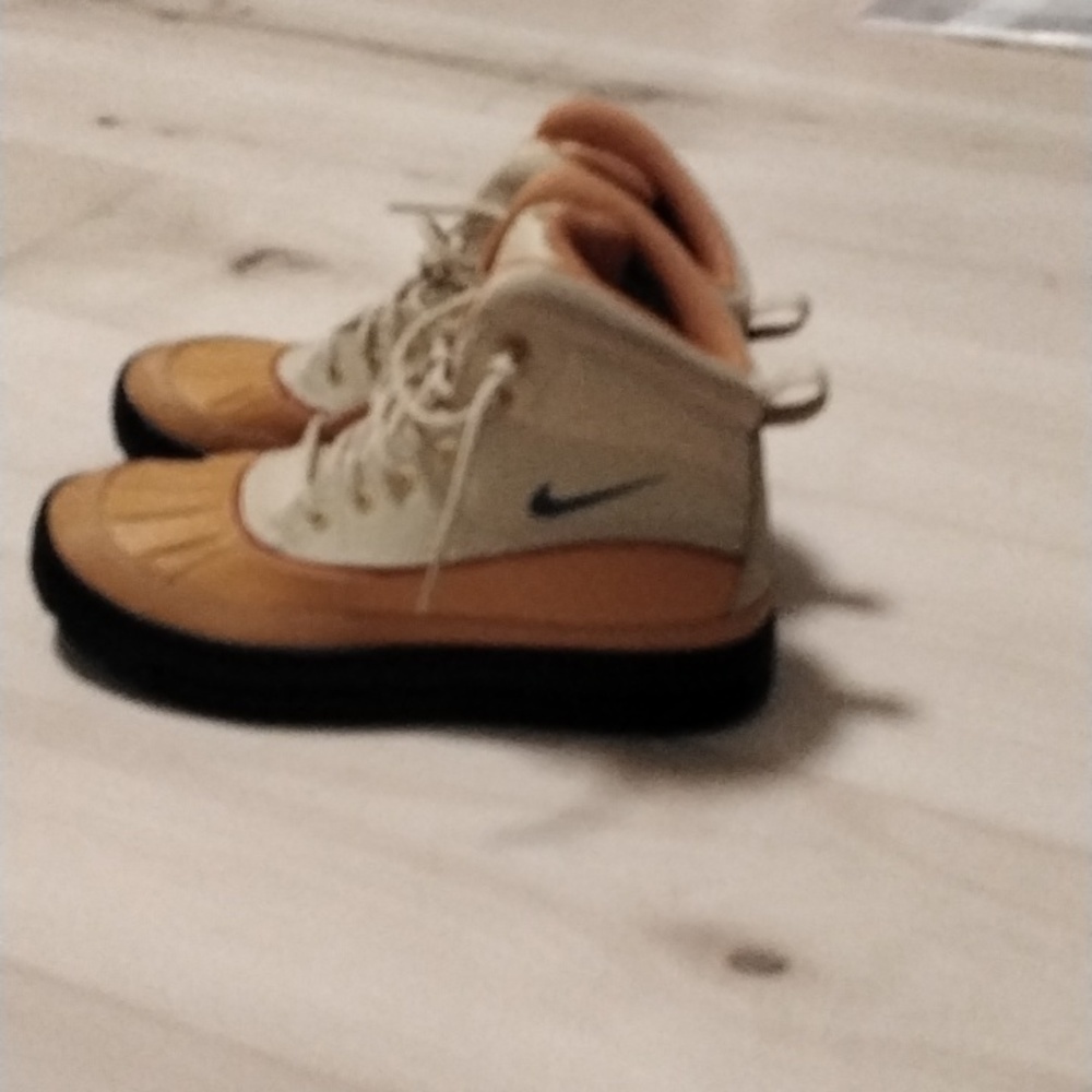 Brand New - Woodside II Nike Boots Unisex Boys Girls